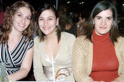 ch_09032006 
Leny de Colliere, Ana Karla Tumoine y Adriana Martínez.