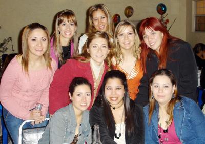 gr_10032006 
Paulina González festejó su cumpleaños con agradable velada que se llevó a cabo recientemente en su hogar en Gómez Palacio.
