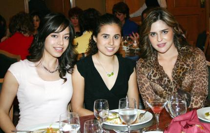ch_11032006 
 Selina Viesca, Mónica Ochoa y Brenda Dávila.