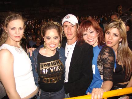 ch_12032006 
Astrid Wolff, María del Carmen Mijares, Rafa Medina, Sofi Romo y Marien Barrientos.