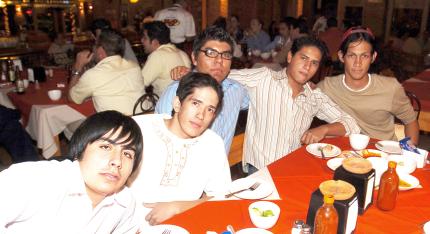 ch_12032006 d
Jorge Villalobos, Mario Lesprón, Eduardo Azpeitia, Juanito y Dany.