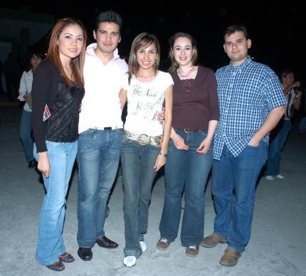 ch_12032006 
Penélope Luján, David González, Wendy Luján, Brenda y Mino Rimada.