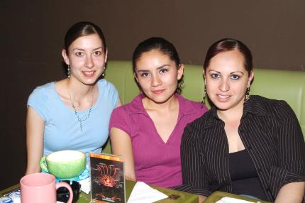 ch_12032006 
Cristy de la Peña, Norma Hernández y Gloria Carrizales.