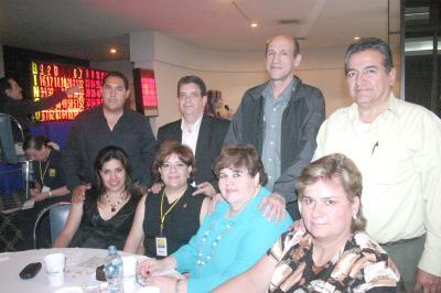 gr_12032006 
Mario Carrillo y Laura de Carrillo, Jaime y Elsa Méndez, Jesús y magda Ochoa, Carlos Martínez y Daniela Carrillo.