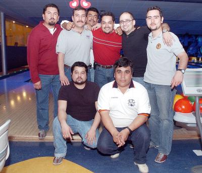 gr_16032006 
Rodolfo Acuña, Raúl Ibarra, Alfredo Martínez, Ricardo Woo, Víctor Gallegos, Alejandro Zúñiga, Israel Ríos y Carlos Hernández.