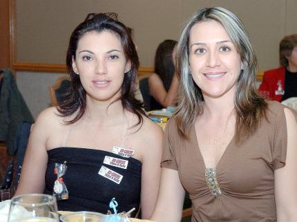 ch_15032006 
Claudia Pérez de García y Pilar Lavín de Ramos.