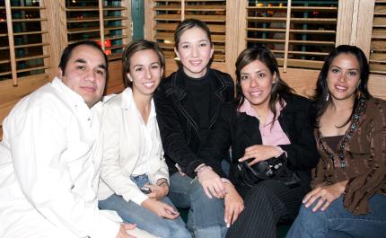 ch_15032006 
Héctor López, Susana Lazarín, Diana Méndez, Lula Valdez y Gaby Quintero.