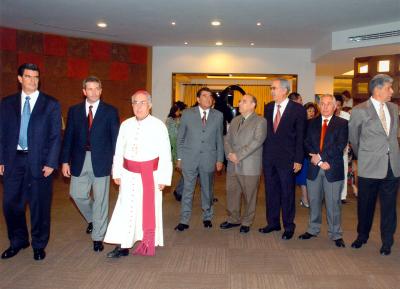 gr_19032006
Marcelo Torres, Don José Guadalupe Galván, Obispo de Torreón, Luis de la Rosa, Enrique Sada, Jesús del Río y Alfonso Morales.