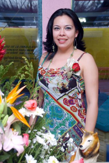 de_19032006 
Aurora Palacios Durán, captada en su fiesta de despedida.