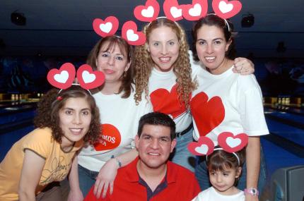 ch_19032006 D-Claudia Vélez, Liz Navarro, Adriana Boone, Fernando Puga, Kelly Rodríguez y María Villarreal.