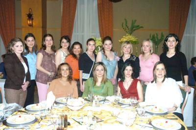 gr_20032006 
Catherine Orozco Pérez asistió a uns despedia de soltera que le organizaron su mamá, María de Carmen Pérez de Orozco y futura Suegra , Agapita Martínez de Enríquez.