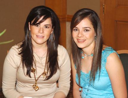 ch_20032006 
Analú Aaranzábal y Marcela Pérez de Leal.