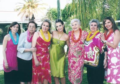 gr_23032006 
Adriana Pedroza, Emma Puentes de Alonso, Juanny Alonso de Allegre, María Luisa Medrano de Aguilar, Guadalupe del Cueto, y Gabriela de Alonso junto a Anabel.