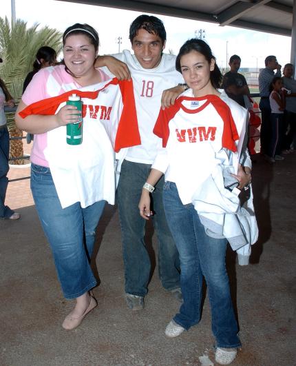 ch_23032006 
Alicia Reyes, Christian Ruiz y Cristy Mourey.
