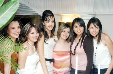 de_24032006

Georgia Beltrán Malacón junto a sus amigas, en la despedida de soltera que se le ofreció en días pasados.
