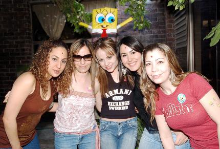 ch_24032006 
Lorena Murillo Vázquez, acompañada por sus amigas Tania Mansur, Alejandra Aguilar, Elisa Esparza y Alejandra Álvarez, en su fiesta de cumpleaños.