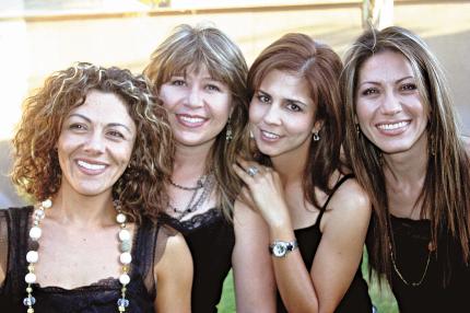 ch_24032006 
Patricia Borrego Anzures disfrutó de una despedida de soltera por su próximo enlace matrimonial, organizada por sus amigas Dora Chibli, Mónica Miranda y Verónica Martínez.