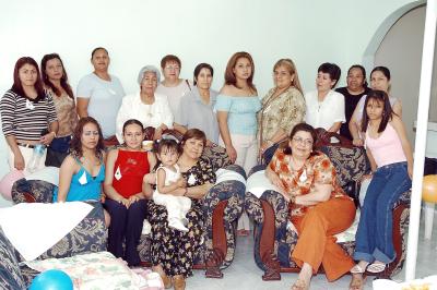 gr_25032006 
Ana Laura Medellín Estrada acompañada por un grupo de asistentes a su despedida de soltera.jpg