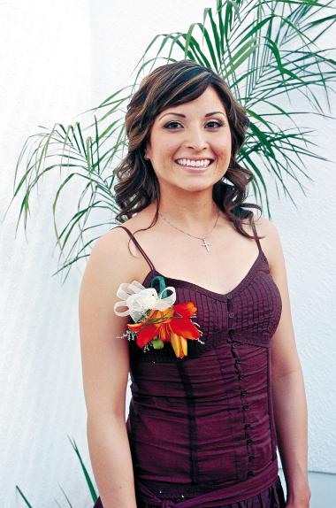 de_18032006 
 Nicia Herrera Castellanos contraerá nupcias y por ello disfrutó de una despedida de soltera