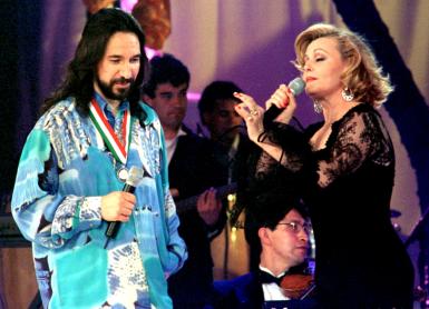 Debido a su enfermedad, la popular cantante tuvo que suspender en el 2004 una gira de conciertos en América y fue entonces cuando trascendió a la prensa su delicado estado de salud.