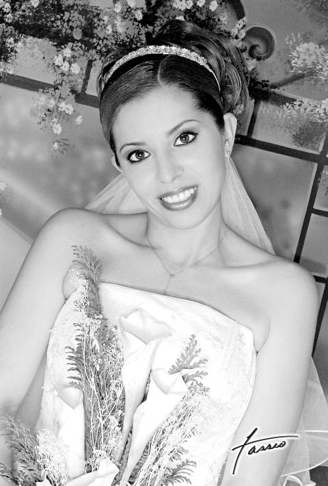 Srita. Sherezada Tapia Soto, el día de su enlace matrimonial con el Lic. Rubén G. Castañeda.


Fotografía:  Fassio
