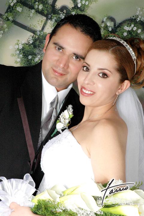 Lic. Rubén G. Castañeda Navarrete y Srita. Sherezada Tapia Soto contrajeron matrimonio el pasado 25 de febrero.



Fotografía:  Fassio