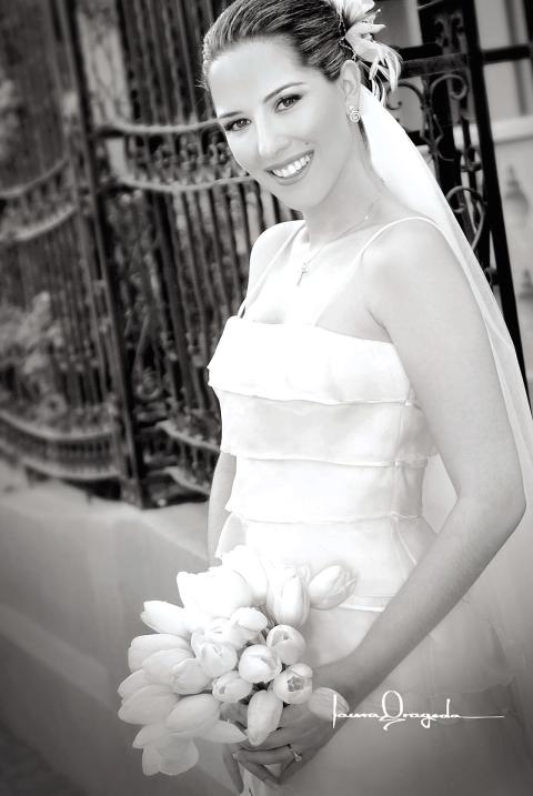 Srita. Gabriela Alarcón Díaz Flores, el día de su boda con el Sr. Alejandro Garza Rodríguez.


Fotografía:  Laura Grageda