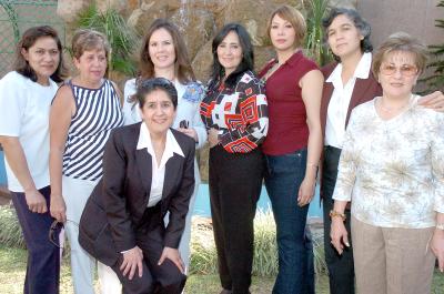 gr_27032006
Miriam Soto, Brenda Zambrano, Betty Valadez, Sandra López, Alicia Villanueva, Charlito de Ramírez, Tania Padin y Rosa María Franco, en pasado acontecimiento.