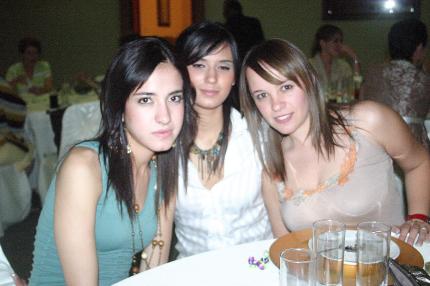 ch_26032006 
Daniela Magaña, Nury Ramírez y Alejandra Reed
