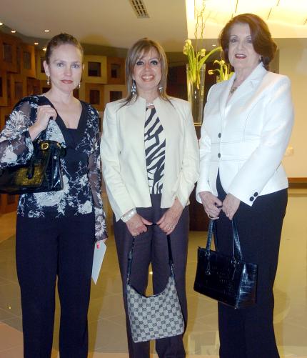 ch_26032006 
Pinita de Villarreal, Marisa de Zavala y Rosa María de Granados
