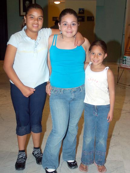 ch_26032006 
Suzzeth Aguilar, Diana y Wendy Palacios.