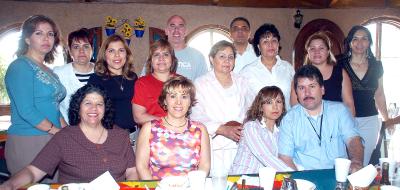 gr_28032006 
Con motivo de su cumpleaños, Lolis, Canales de Barriada fue felicitada por un grupo de amigos y familiares, en el convivio que le organizaron.