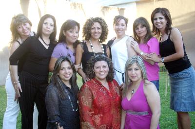 gr_28032006 
Patricia Borrego Anzures acompañada de sus amigas, en la despedida de soltera que se le ofreció con motivo de su próxima boda.