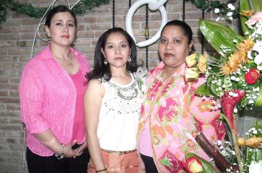 de_29032006 
Fátima Herrada Olague disfrutó de una linda fiesta de despedida de soltera, que le fue organizada por Mayela Olague y Lucía Montañez.