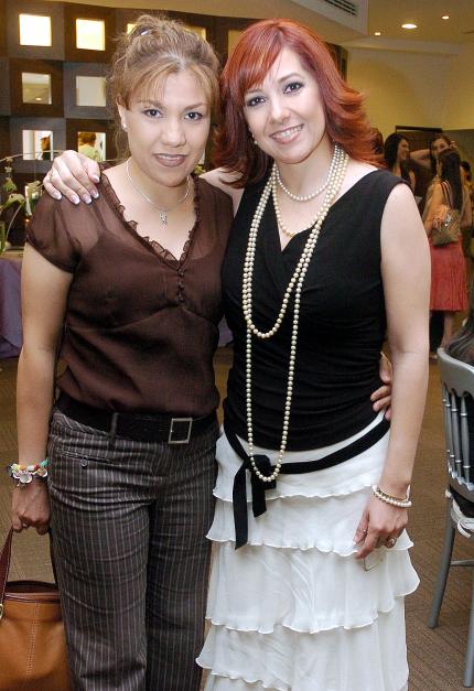 ch_29032006 
Charo de Marcos y Claudia de Álvarez.