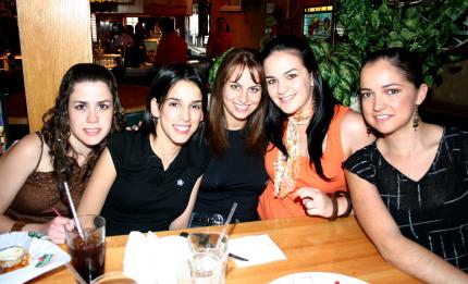 ch_31032006 
Ana Sofía González, Ana Cepeda, Sofía Zarzar de Kuri, Sofía López y Ana Rosa Pérez.