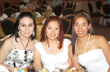 ch_31032006 
Laura Flores, Gaby Aguilar y Claudia Aguirre.