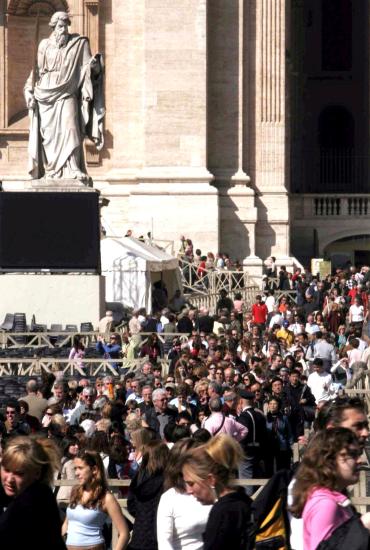 La India se unió al resto del mundo para recordar a Juan Pablo II en el primer aniversario de su muerte, en una ceremonia organizada por la Iglesia Católica de la India en la que participaron fieles de diversas confesiones.