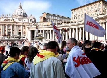 Todas las ciudades polacas celebran  marchas protagonizadas por los jóvenes en memoria de Karol Wojtyla, el Papa que supo entablar una relación muy directa con la juventud y crear en ella un nuevo interés por las enseñanzas de la Iglesia.