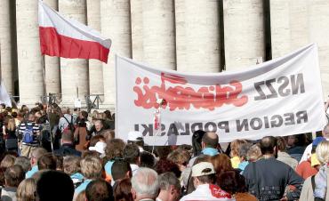 Se celebran misas especiales en memoria del Papa Wojtyla y concentraciones multitudinarias en Cracovia, la ciudad donde fue metropolitano durante muchos años, y Varsovia.