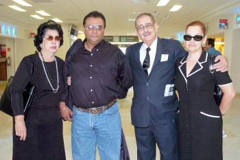 vi_01042006  Benjamín Robles viajó a México y lo despidieron Consuelo Velasco, José Villalobos y María Elena Páez