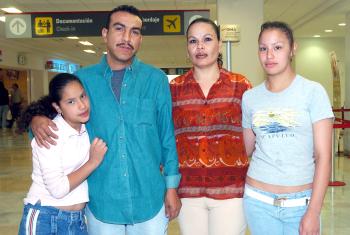 vi_03042006 
Horacio Martínez viajó a Tijuana y lo despidió la familia Martínez Ochoa.