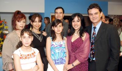 gr_02042006 
Jorge Mario Campos Fong, Luly de Campos, Isabel Fong de Campos, Mauricio Campos Fong,Maribel Campos de Bollaín, Andrea Campos y Sandra Campos, en pasado acontecimiento
