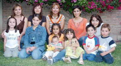 gr_02042006 
 Luisa Fernanda García celebró su décimo cumpleaños con una divertida fiesta, que le oraganizaron sus papás, en donde estuvo acompañada por sus primas y amiguitos del colegio