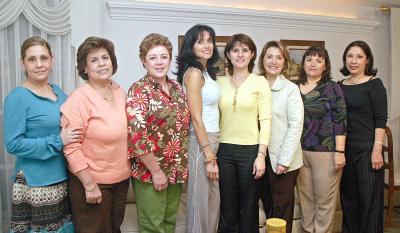 gr_02042006 

Telis de Juárez, Luzma de Sarmiento, Blanquita de Castillo, Laura de Hernández, Paty de González, Tere de Espinoza y Esther de Milán  acompañaron a Astrid de Ayup.