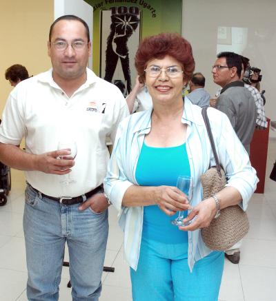 va_02042006 
Alejandro Contreras y Lourdes Pimentel