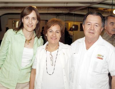 va_02042006 
Blanca Jauregui, Lupita Leal y Omar Gutierrez
