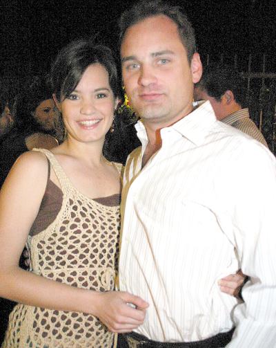 pa_02042006 
Mayté Núñez y David González.