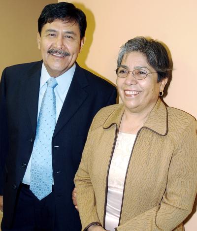 pa_02042006 
Tere y Vicente Hernández.