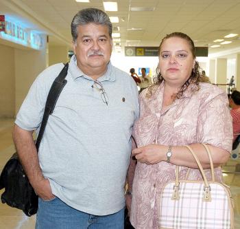 vi_02042006 
Emma Patricia Salcedo y Alan Varela viajaron a Mérida.